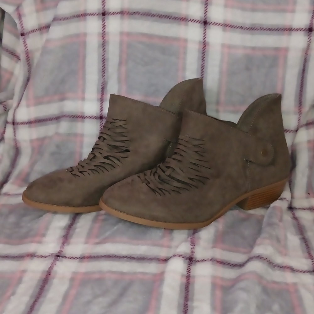 Women's boots size 11